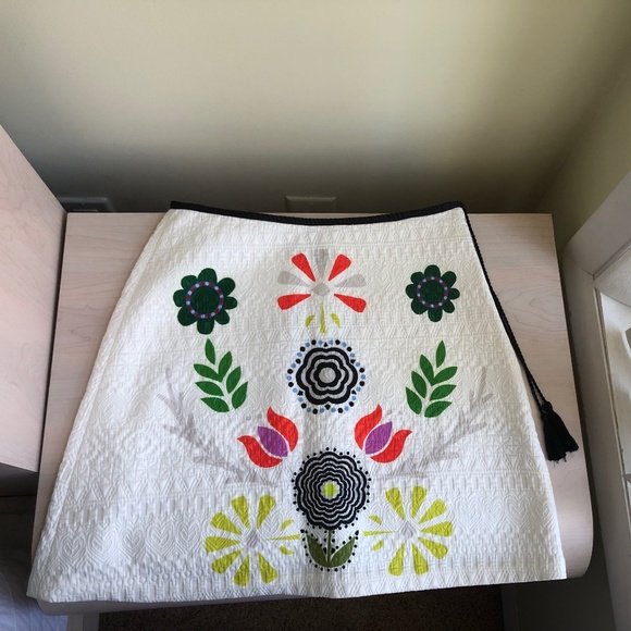 New Cynthia Rowley White Embroidered Like Floral Textured Skirt w/ Lining - Picture 1 of 5